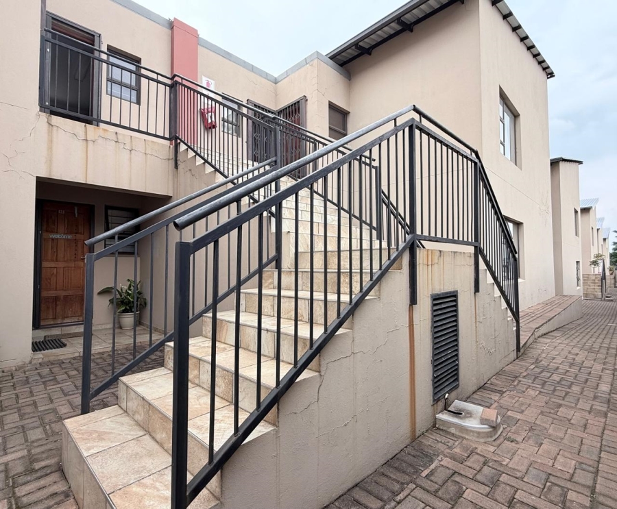 2 Bedroom Property for Sale in Gateway Manor North West